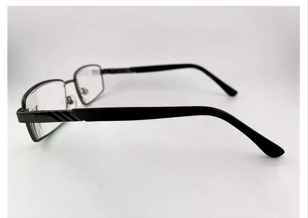 Очки в футляре для коррекции зрения с диоптриями
