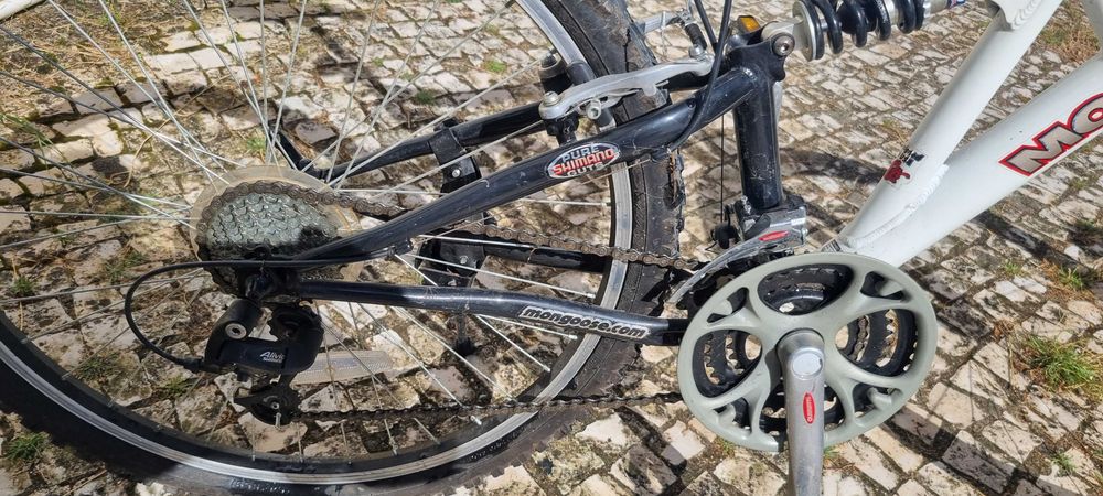 Bicicletas Mongoose XR200 e Solution