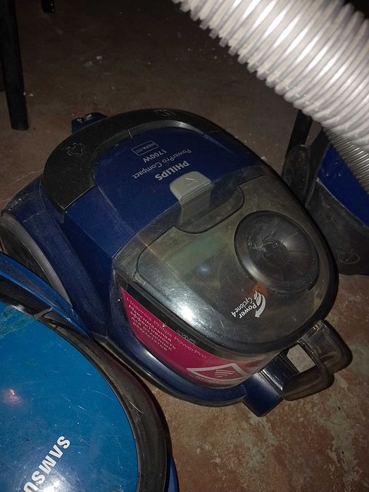 Два нерабочих пылесоса