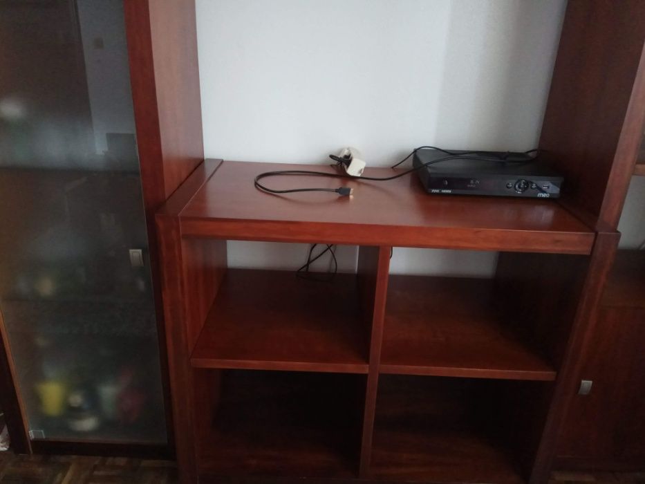 Estante de sala em cerejeira