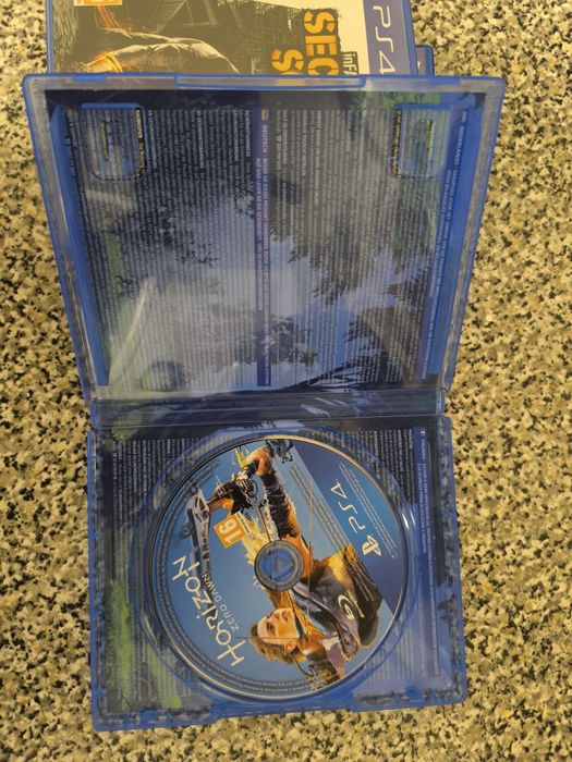 Uncharted 4/Infamous second son/Horizon zero dawn PlayStation 4