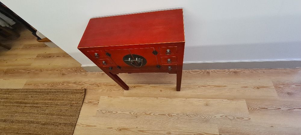 Armário vermelho