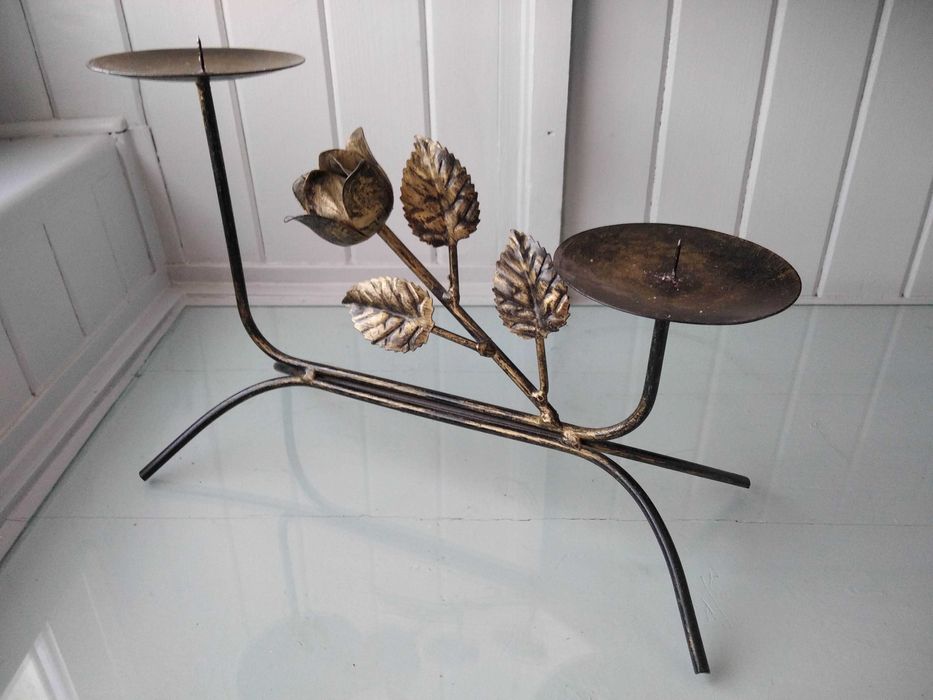 Świecznik metaloplastyka