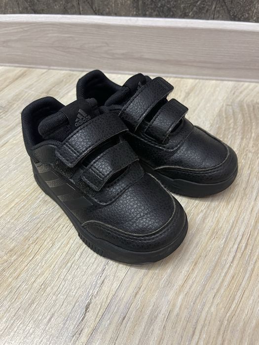 Кросівки Adidas, 25 розмір