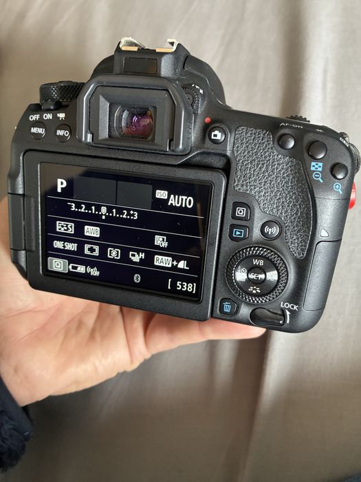 Maquina fotografica Canon 77d