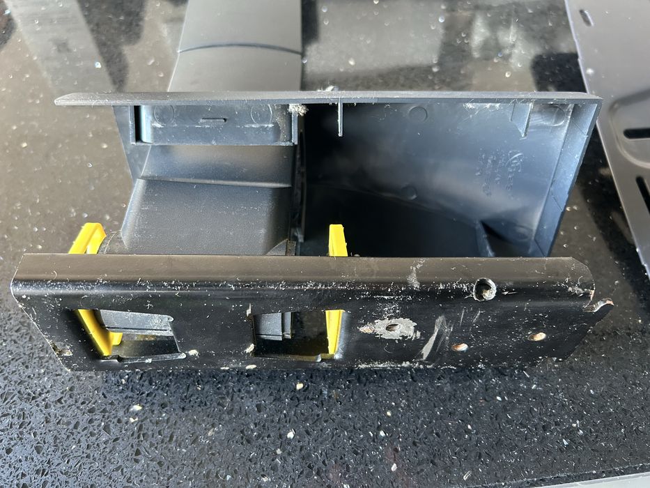 Suporte para TVs CRT (antigas) mas pequenas.