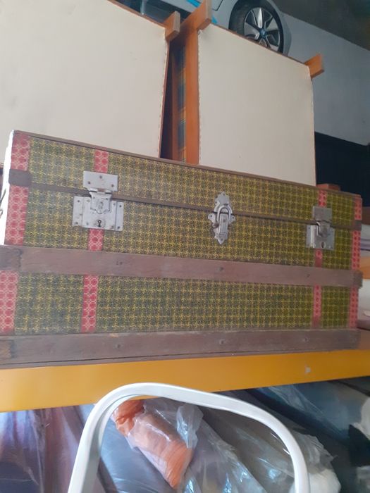 Vende-se  mala muito antiga