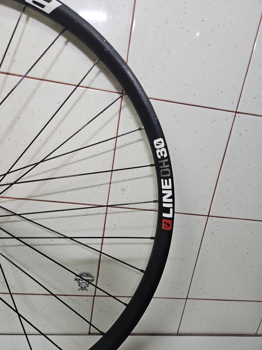 Roda frontal DH 29 20mm bontrager