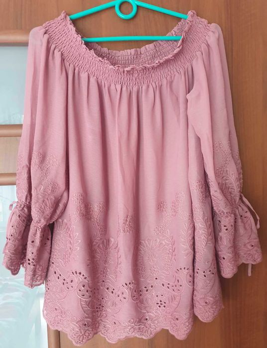 Bluzka haftowana pudrowy róż roz.42