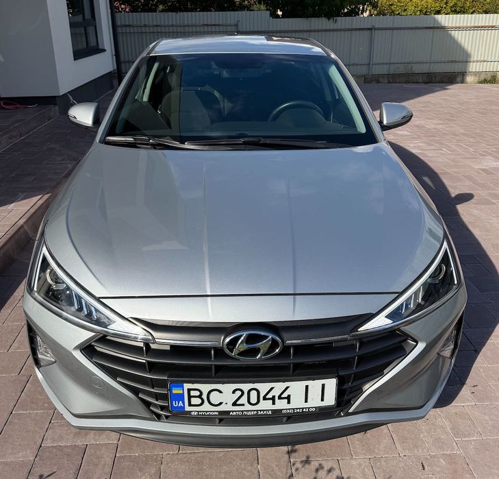 Автомобіль Hyundai Elantra 1.6 2019 рік