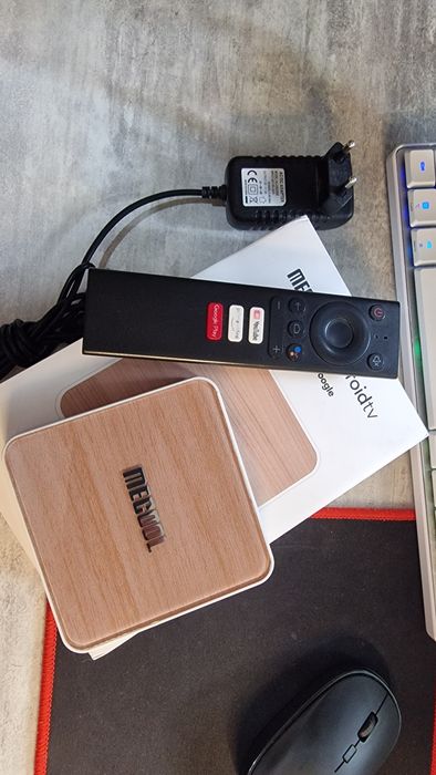 ТВ-приставка Mecool KM6 Deluxe 4/64GB