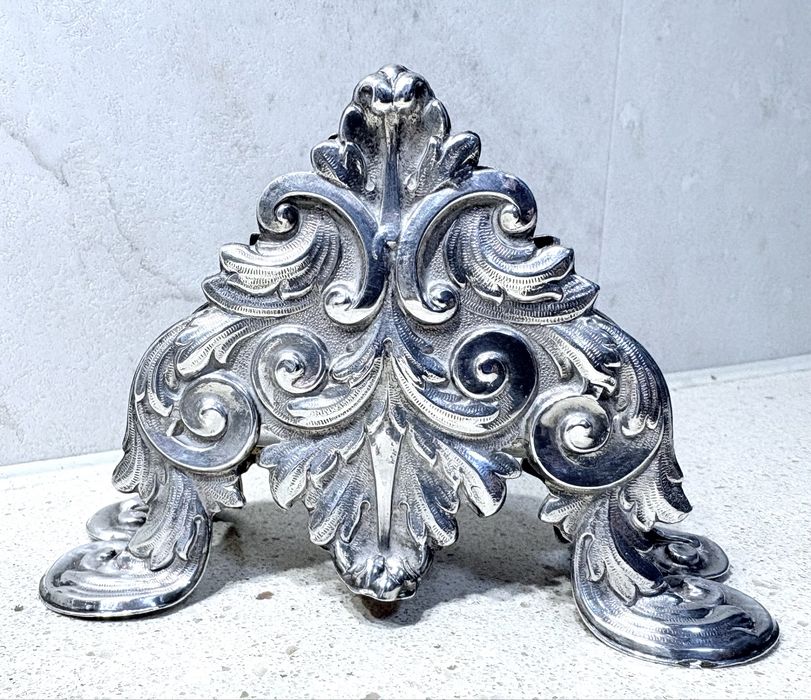 Lindissimo suporte para guardanapos estilo Arte Nova c. banho em prata