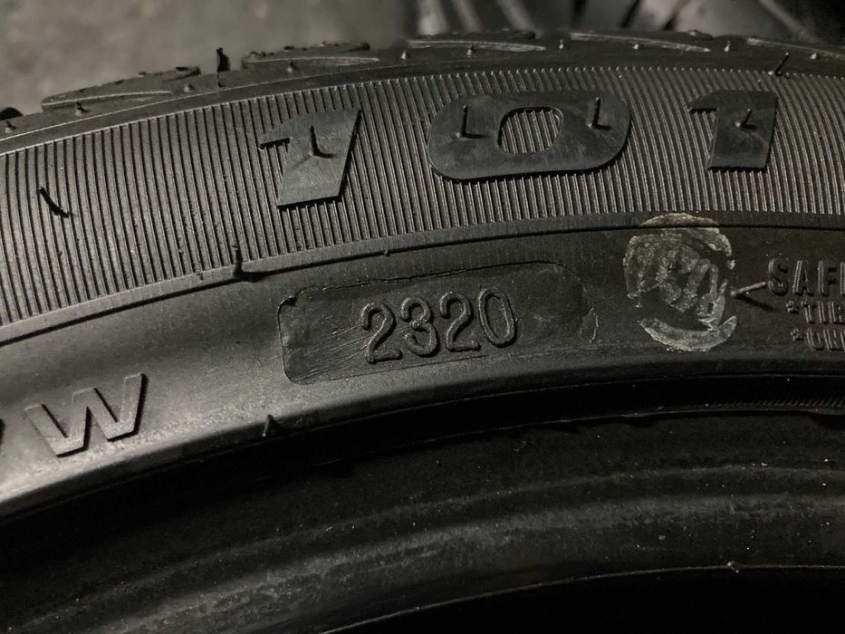 Opony nowe zimowe215/45R17Achilles