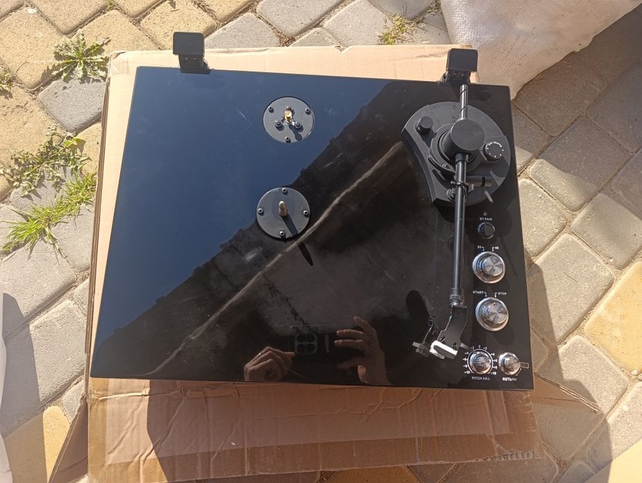 Вініловий програвач -Модель Lenco LP-45B з Bluetooth і usb-записом.