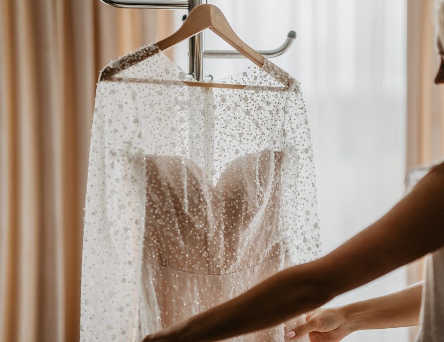 Suknia ślubna z perełkami