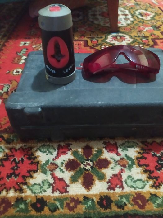 Продам лазерний рівень .