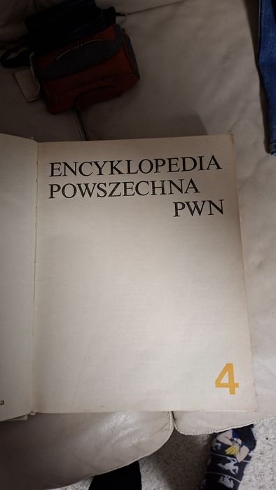 Sprzedam zestawy ksiąg