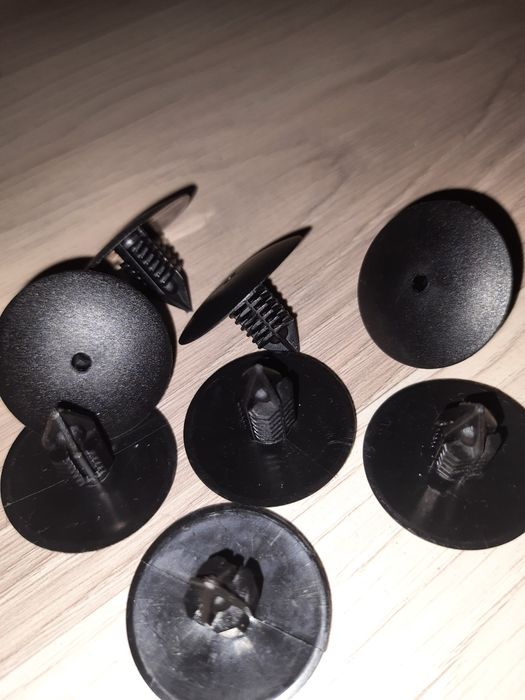 Нажимне кріплення (ялинка) підкрилок  Renault VW Audi Skoda Ford Honda