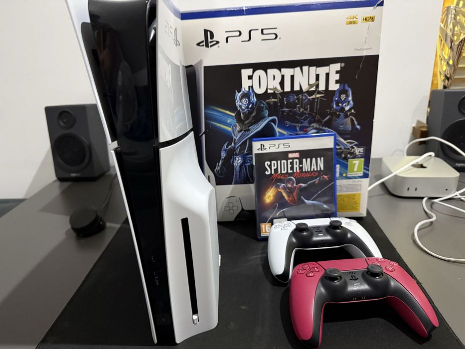 Playstation 5 slim naped dwa pady gra