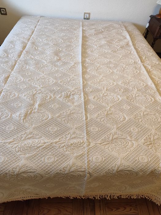 Colcha vintage casal beje