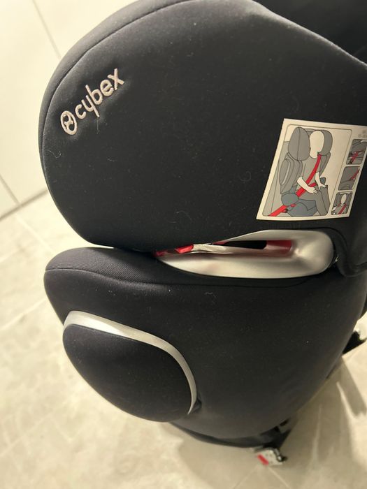 Cadeira auto preta em muito bom estado.