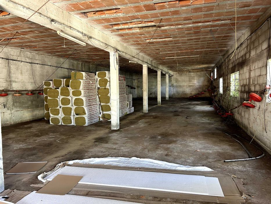 Armazem Carnide Pombal com 300m2 completo ou em parcelas para arrendar