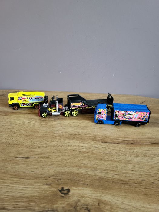 Auta  hot wheels 3 szt