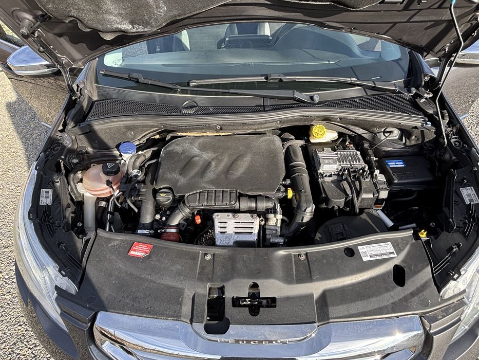 Peugeot 2008 Allure 1.2 gasolina (81kw) 2016 ano Teto Panoramico