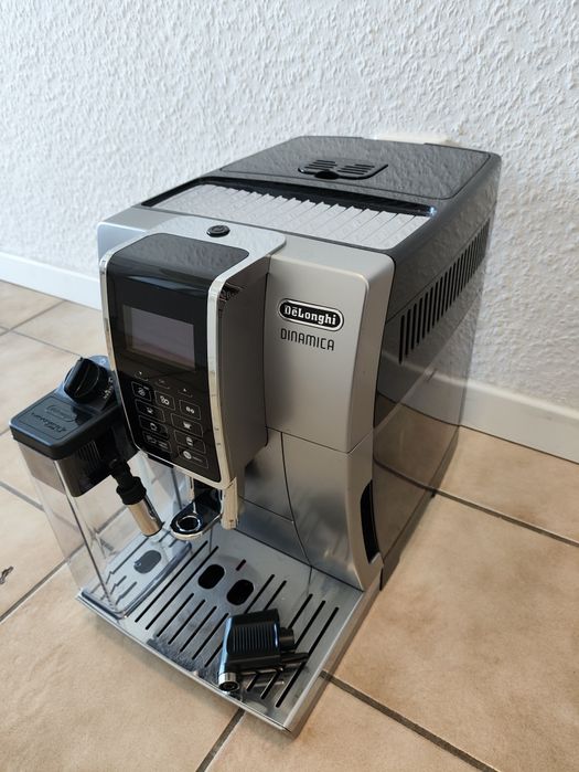 Кофеварка, кофемашина Delonghi Dinamica