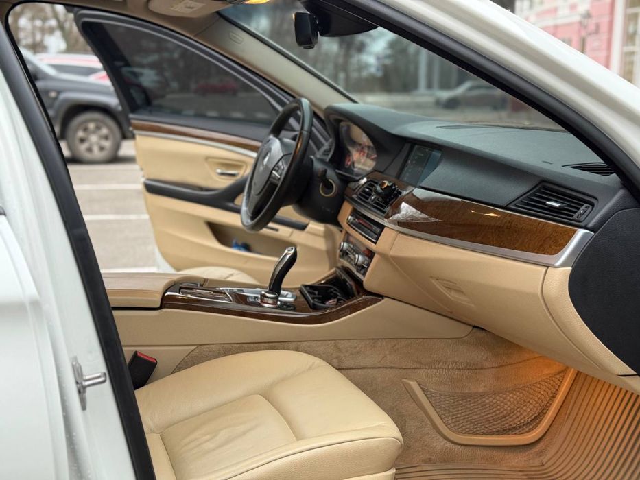 BMW 535i F10 2012г. 306 л.с. |Камера | Ассистенты | Люк | Жирная компл