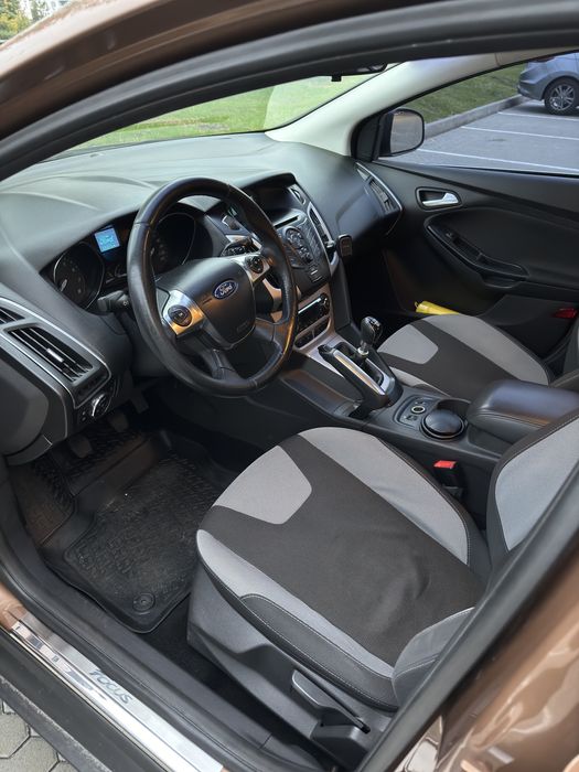 Хороший  Ford Focus 3 2013  1.0 (зроблена заміна ГРМ)