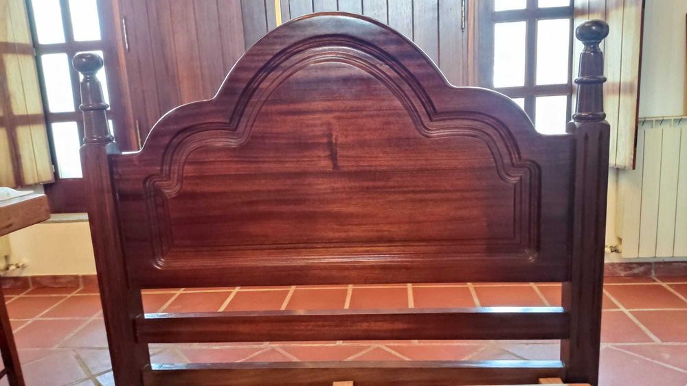 Vendo Cama Individual [mogno maciço]