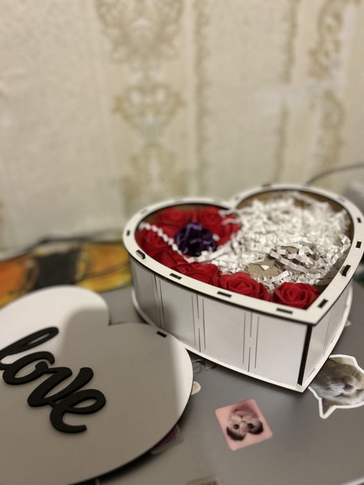 Прдарункова коробка у формі серця