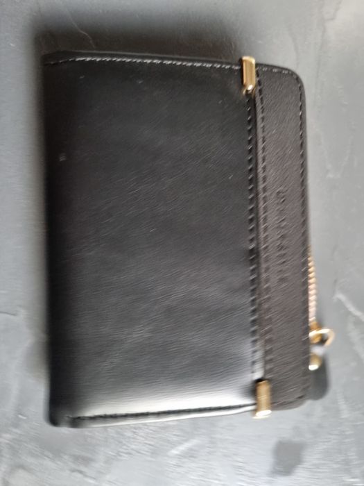 Mały czarny portfel pojemny