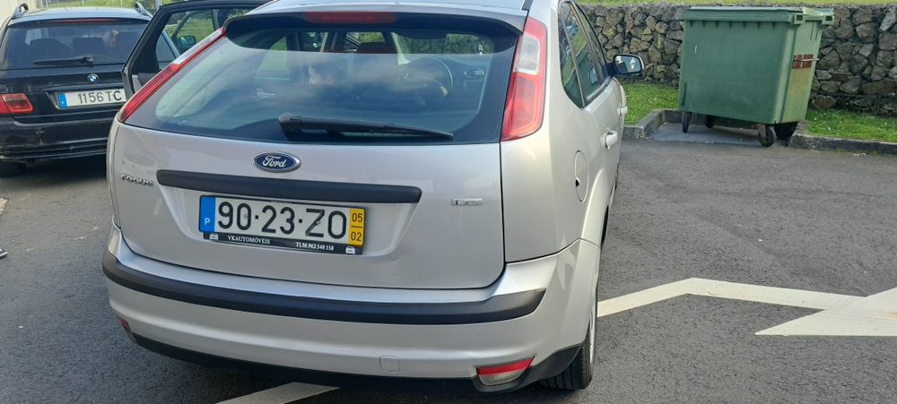 Vendo Ford focos ou   troco por  motaa