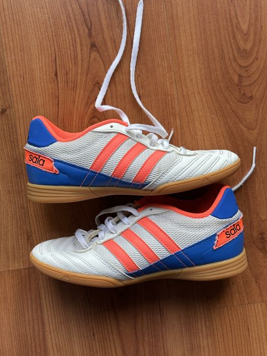 Chuteiras Adidas rapaz tamanho 35