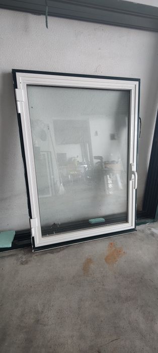 Janelas em alumínio com  vidro duplo