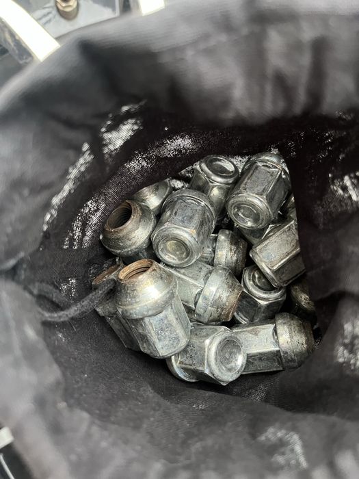 Мазда R18, без пробігу в Україні з літьніми шинами.