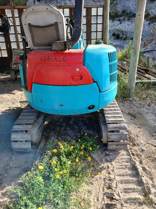 Mini giratória kobelco 2t