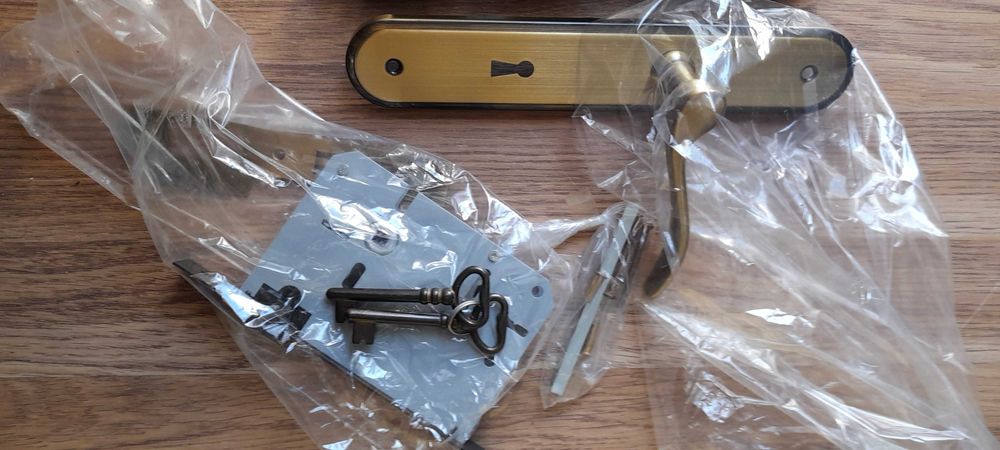 Fechadura / puxadores e dobradiças novos em oxidado frances