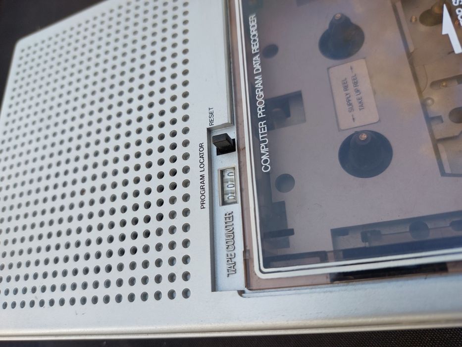 Gravador de dados de programa de computador Lloytron V191. 
Serve para