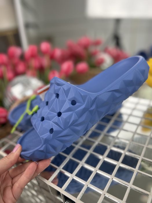 Крокси шльопанці crocs classic geometric slide 36 та 37