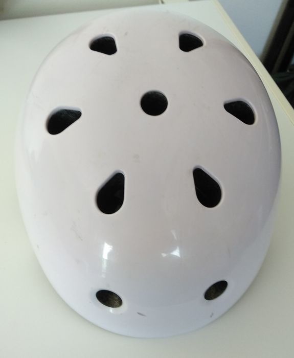 Capacete da marca OXELO