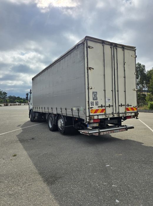 Camião renaulte premium