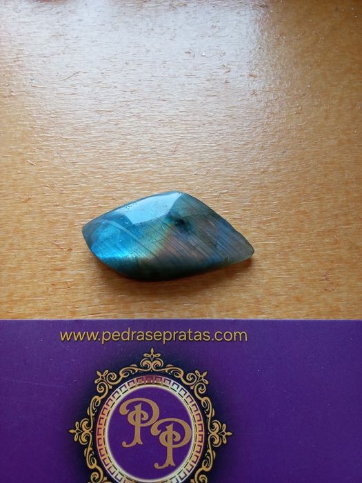 Labradorita natural polida com reflexo azul intenso – 40,15 quilates | Apenas 15€