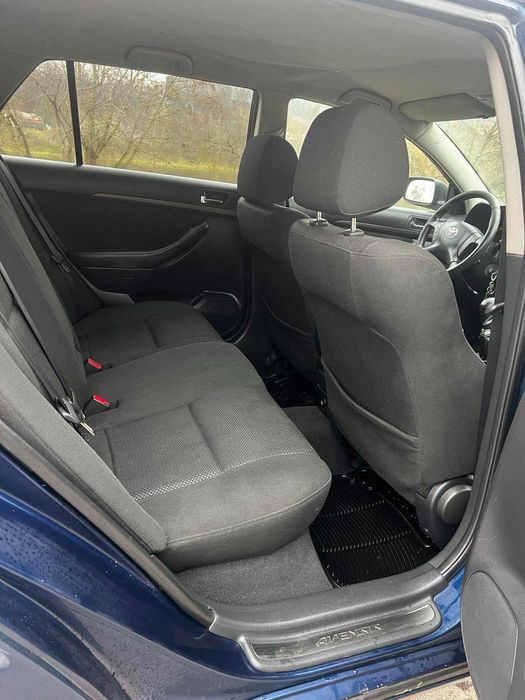 Toyota avensis 2005 2.0 дизель