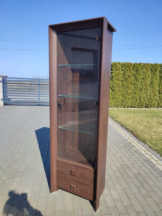 Szafa i regał wiszący