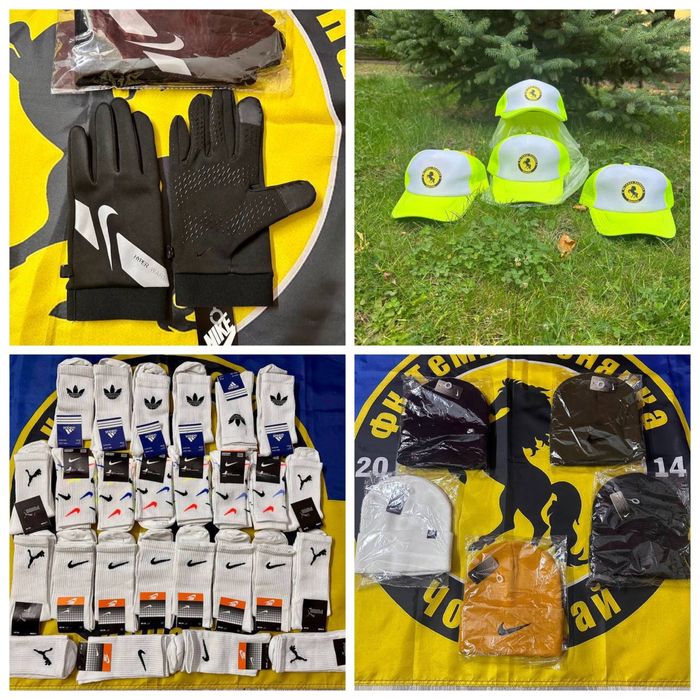 Зимні перчатки і шапки Nike і також носочки і картузи