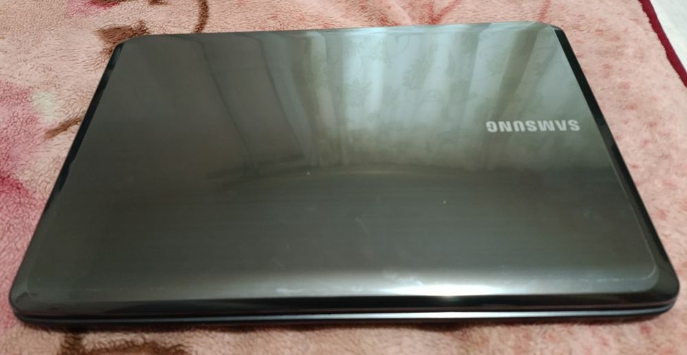 Ноутбук Samsung R523