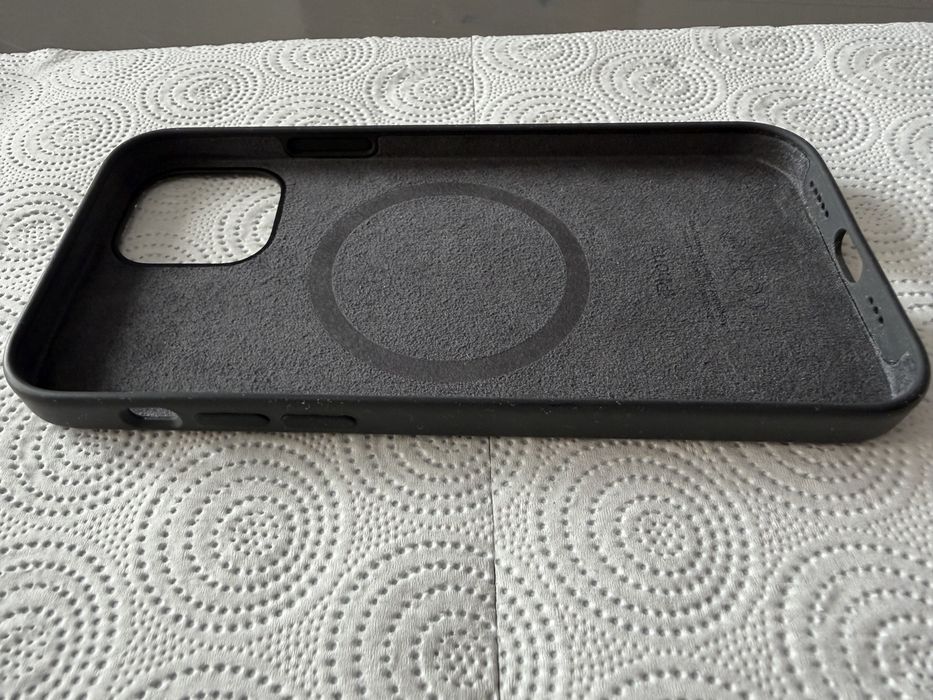 Etui iPhone 12 skurzane